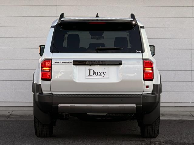 ランドクルーザー２５０ ＺＸファーストエディション　内装ブラウン　丸目ヘッドランプ　１４型コネクトナビ　ＪＢＬプレミアムサウンド　デジタルインナーミラー　アドバンストドライブ　電動格納サードシート　シートメモリ　置くだけ充電　ＡＣ１００Ｖ　純正１８ＡＷ（7枚目）