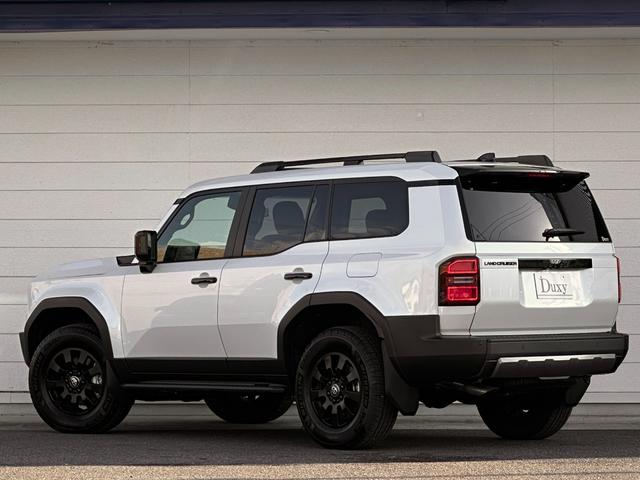 ランドクルーザー２５０ ＺＸファーストエディション　内装ブラウン　丸目ヘッドランプ　１４型コネクトナビ　ＪＢＬプレミアムサウンド　デジタルインナーミラー　アドバンストドライブ　電動格納サードシート　シートメモリ　置くだけ充電　ＡＣ１００Ｖ　純正１８ＡＷ（12枚目）