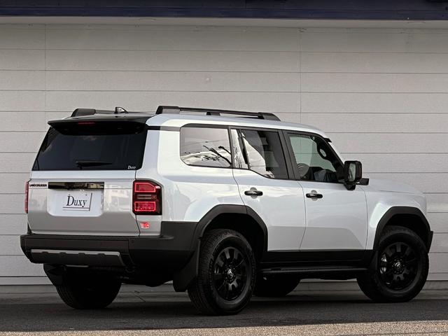 ランドクルーザー２５０ ＺＸファーストエディション　内装ブラウン　丸目ヘッドランプ　１４型コネクトナビ　ＪＢＬプレミアムサウンド　デジタルインナーミラー　アドバンストドライブ　電動格納サードシート　シートメモリ　置くだけ充電　ＡＣ１００Ｖ　純正１８ＡＷ（13枚目）