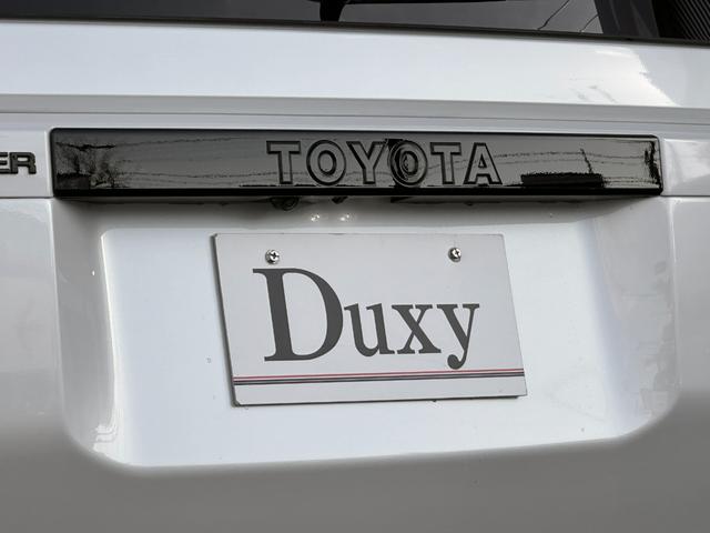 ランドクルーザー２５０ ＺＸファーストエディション　内装ブラウン　丸目ヘッドランプ　１４型コネクトナビ　ＪＢＬプレミアムサウンド　デジタルインナーミラー　アドバンストドライブ　電動格納サードシート　シートメモリ　置くだけ充電　ＡＣ１００Ｖ　純正１８ＡＷ（27枚目）