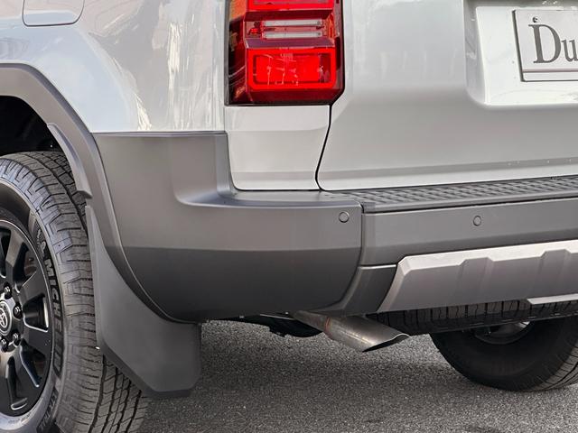 ランドクルーザー２５０ ＺＸファーストエディション　内装ブラウン　丸目ヘッドランプ　１４型コネクトナビ　ＪＢＬプレミアムサウンド　デジタルインナーミラー　アドバンストドライブ　電動格納サードシート　シートメモリ　置くだけ充電　ＡＣ１００Ｖ　純正１８ＡＷ（29枚目）