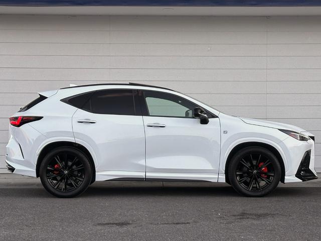 ＮＸ ＮＸ３５０ｈ　Ｆスポーツ　本革レッド内装　ＴＲＤエアロ　オレンジブレーキキャリパー　パノラマルーフ　デジタルインナーミラー　後席電動リクライニング　ヘッドアップディスプレイ　シートヒーター＆クーラー　ドラレコ前後　純正２０ＡＷ（9枚目）