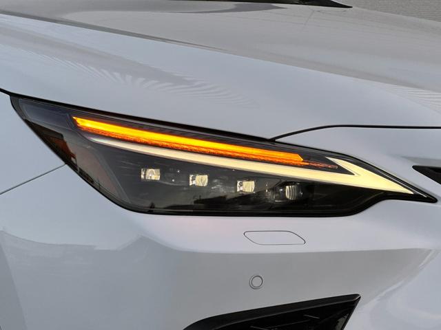 ＮＸ ＮＸ３５０ｈ　Ｆスポーツ　本革レッド内装　ＴＲＤエアロ　オレンジブレーキキャリパー　パノラマルーフ　デジタルインナーミラー　後席電動リクライニング　ヘッドアップディスプレイ　シートヒーター＆クーラー　ドラレコ前後　純正２０ＡＷ（16枚目）