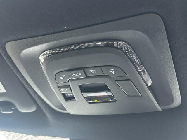 カローラクロス ハイブリッド Z モデリスタエアロ パノラマルーフ パノラミックビューモニター ブラインドスポットモニター アダプティブハイビーム ステアリングヒーター ナノイー シートヒーター&クーラー AC1500W 純正18AW(56枚目)