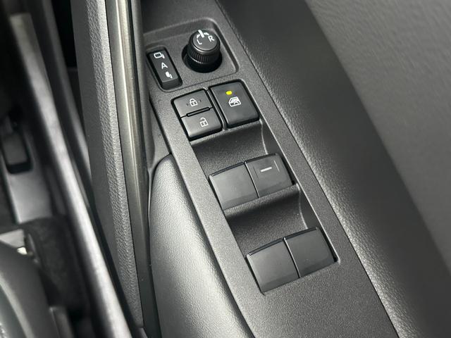 カローラクロス ハイブリッド Z モデリスタエアロ パノラマルーフ パノラミックビューモニター ブラインドスポットモニター アダプティブハイビーム ステアリングヒーター ナノイー シートヒーター&クーラー AC1500W 純正18AW(59枚目)