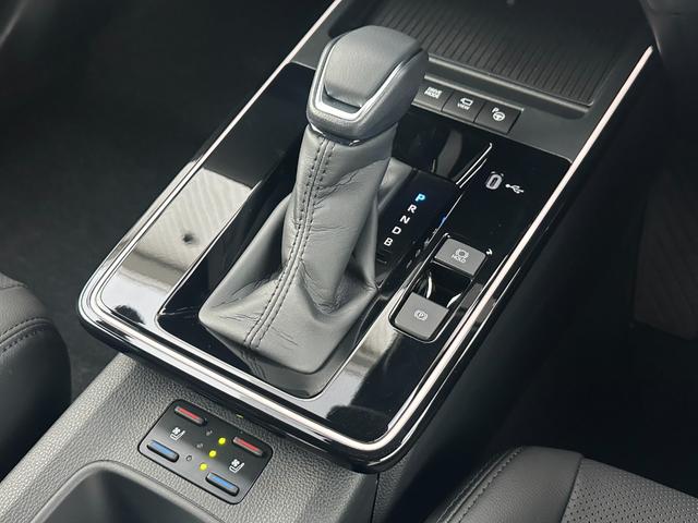 カローラクロス ハイブリッド Z モデリスタエアロ パノラマルーフ パノラミックビューモニター ブラインドスポットモニター アダプティブハイビーム ステアリングヒーター ナノイー シートヒーター&クーラー AC1500W 純正18AW(62枚目)