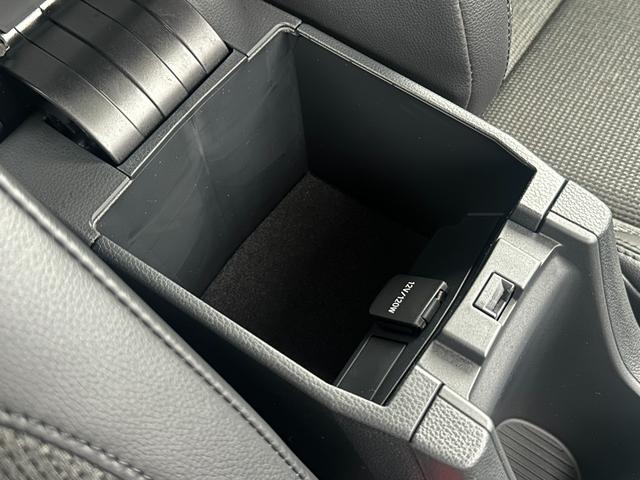 カローラクロス ハイブリッド Z モデリスタエアロ パノラマルーフ パノラミックビューモニター ブラインドスポットモニター アダプティブハイビーム ステアリングヒーター ナノイー シートヒーター&クーラー AC1500W 純正18AW(66枚目)