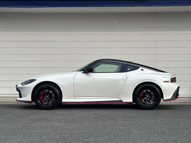 フェアレディZ ニスモ 9インチニッサンコネクトナビ 9速AT パドルシフト バックカメラ BOSEサウンドシステム 空気圧警報システム NISMO専用RECAROシート・サスペンション・レッドキャリパー・Rays製19AW(6枚目)