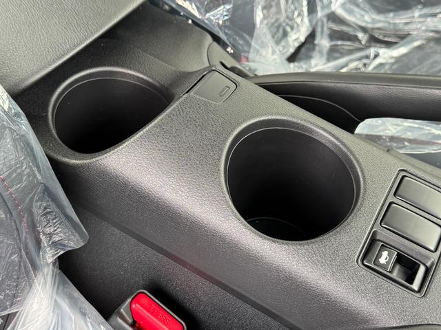 フェアレディZ ニスモ 9インチニッサンコネクトナビ 9速AT パドルシフト バックカメラ BOSEサウンドシステム 空気圧警報システム NISMO専用RECAROシート・サスペンション・レッドキャリパー・Rays製19AW(69枚目)