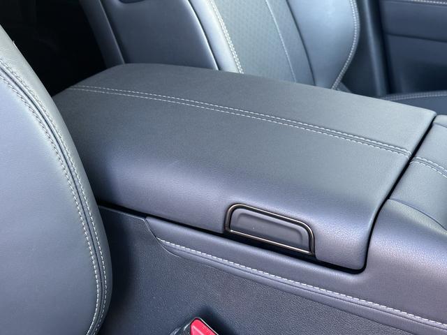 ヴェルファイアハイブリッド Z プレミア 黒本革 14型コネクトナビ 左右独立ムーンルーフ デジタルインナーミラー ユニバーサルステップ ヘッドアップディスプレイ トヨタチームメイト アドバンストドライブ&パーク AC1500W 純正19AW(62枚目)