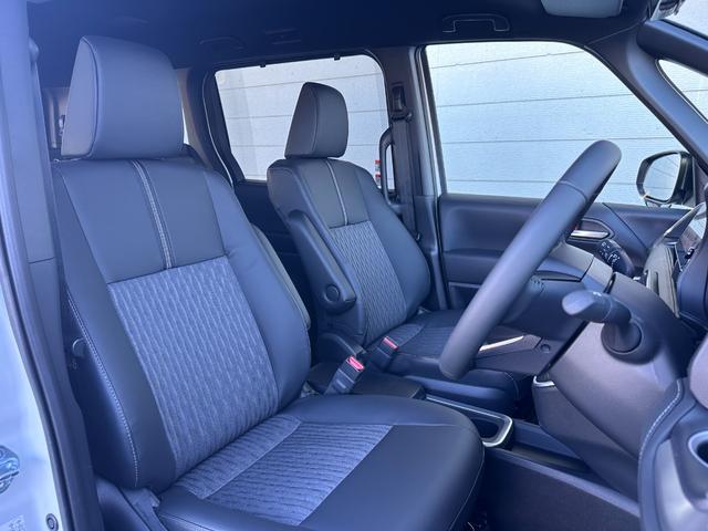 ノア ハイブリッドＳ－Ｚ　改良モデル　１０．５型コネクトナビ　三眼ＬＥＤヘッドランプ　デジタルインナーミラー　快適利便パッケージＨｉ　ユニバーサルステップ　ブラインドスポットモニター　ＡＣ１５００Ｗ　ＥＴＣ２．０　純正１７ＡＷ（32枚目）