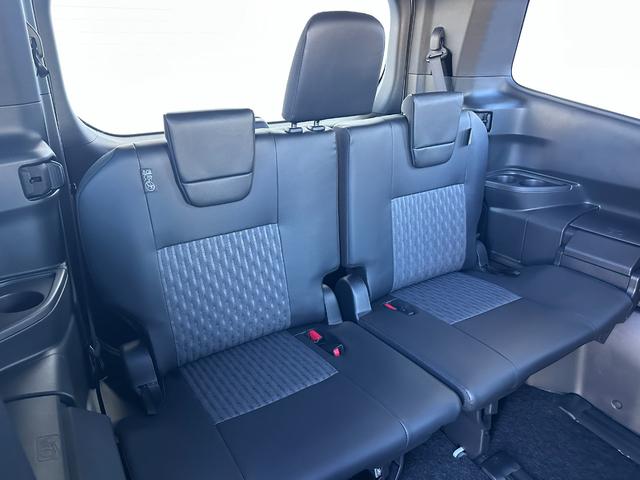 ノア ハイブリッドＳ－Ｚ　改良モデル　１０．５型コネクトナビ　三眼ＬＥＤヘッドランプ　デジタルインナーミラー　快適利便パッケージＨｉ　ユニバーサルステップ　ブラインドスポットモニター　ＡＣ１５００Ｗ　ＥＴＣ２．０　純正１７ＡＷ（36枚目）