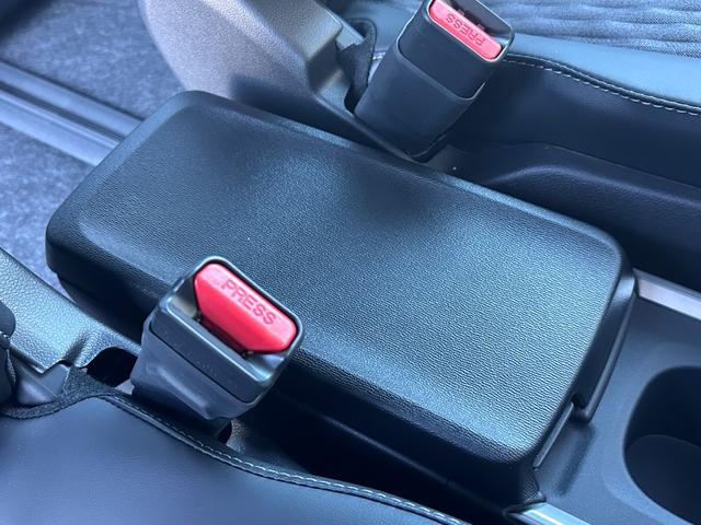 ノア ハイブリッドＳ－Ｚ　改良モデル　１０．５型コネクトナビ　三眼ＬＥＤヘッドランプ　デジタルインナーミラー　快適利便パッケージＨｉ　ユニバーサルステップ　ブラインドスポットモニター　ＡＣ１５００Ｗ　ＥＴＣ２．０　純正１７ＡＷ（57枚目）