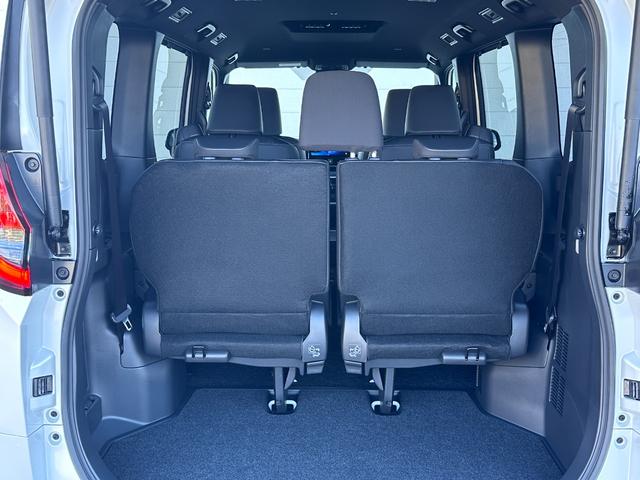 ノア ハイブリッドＳ－Ｚ　改良モデル　１０．５型コネクトナビ　三眼ＬＥＤヘッドランプ　デジタルインナーミラー　快適利便パッケージＨｉ　ユニバーサルステップ　ブラインドスポットモニター　ＡＣ１５００Ｗ　ＥＴＣ２．０　純正１７ＡＷ（71枚目）