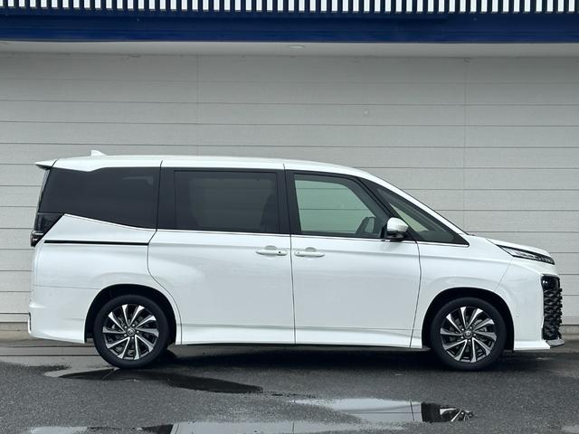 ヴォクシー ハイブリッドＳ－Ｚ　１０．５型コネクトナビ　三眼ＬＥＤヘッドランプ　デジタルインナーミラー　ヘッドアップディスプレイ　快適利便パッケージＨｉ　トヨタチームメイト　ＣＤ／ＤＶＤ　シートヒータ　パワーバックドア　純正１７ＡＷ（9枚目）