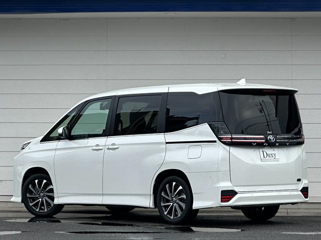 ヴォクシー ハイブリッドＳ－Ｚ　１０．５型コネクトナビ　三眼ＬＥＤヘッドランプ　デジタルインナーミラー　ヘッドアップディスプレイ　快適利便パッケージＨｉ　トヨタチームメイト　ＣＤ／ＤＶＤ　シートヒータ　パワーバックドア　純正１７ＡＷ（12枚目）