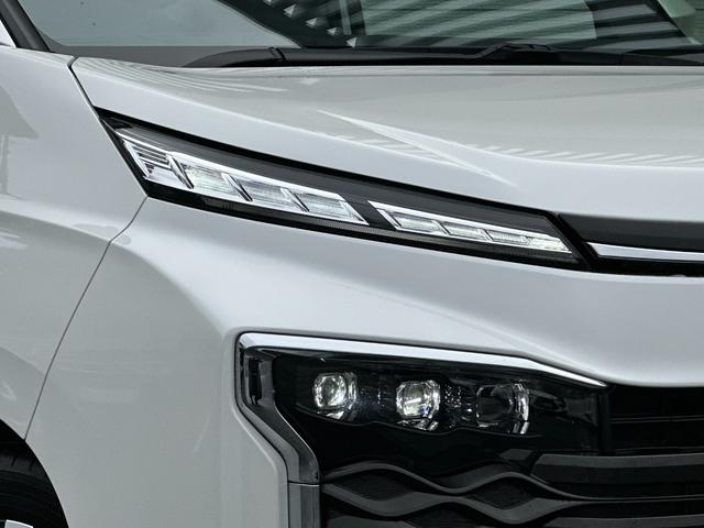 ヴォクシー ハイブリッドＳ－Ｚ　１０．５型コネクトナビ　三眼ＬＥＤヘッドランプ　デジタルインナーミラー　ヘッドアップディスプレイ　快適利便パッケージＨｉ　トヨタチームメイト　ＣＤ／ＤＶＤ　シートヒータ　パワーバックドア　純正１７ＡＷ（17枚目）