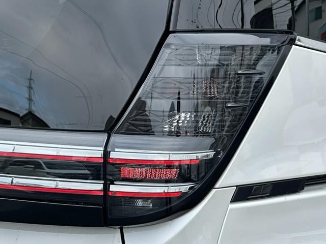 ヴォクシー ハイブリッドＳ－Ｚ　１０．５型コネクトナビ　三眼ＬＥＤヘッドランプ　デジタルインナーミラー　ヘッドアップディスプレイ　快適利便パッケージＨｉ　トヨタチームメイト　ＣＤ／ＤＶＤ　シートヒータ　パワーバックドア　純正１７ＡＷ（25枚目）