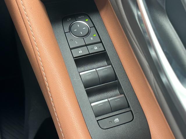 ヴェルファイア Ｚ　プレミア　内装ブラウン　１４型コネクトナビ　デジタルインナーミラー　１３．２型後席モニター　左右独立ムーンルーフ　ヘッドアップディスプレイ　トヨタチームメイト　ドラレコ前後　置くだけ充電　ＨＤＭＩ　純正１９ＡＷ（61枚目）