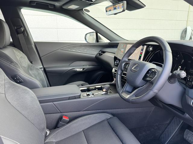 ���i���Ńf�U�C�����̍����V�[�g�B�V�[�g�q�[�^�[�A�x���`���[�V�����V�[�g�͕W�������ł��B