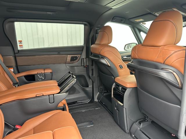 ヴェルファイアハイブリッド エグゼクティブラウンジ　内装ブラウン　１４型ＪＢＬコネクトナビ　１４型リヤエンター　ユニバーサルステップ　デジタルインナーミラー　ヘッドアップディスプレイ　トヨタチームメイト　シートヒーター＆クーラー　置く充電　純正１９ＡＷ（36枚目）