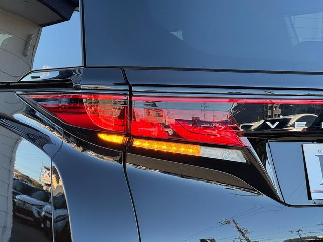 ヴェルファイアハイブリッド Ｚ　プレミア　黒本革　１４型コネクトナビ　左右独立ムーンルーフ　デジタルインナーミラー　ユニバーサルステップ　ヘッドアップディスプレイ　トヨタチームメイト　アドバンストドライブ＆パーク　ＡＣ１５００Ｗ　純正１９ＡＷ（25枚目）