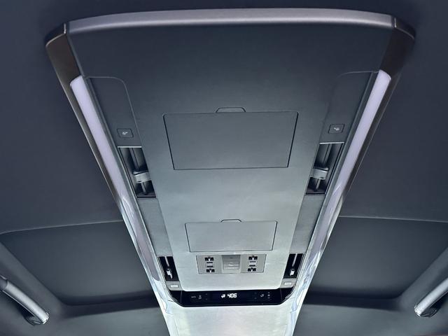 ヴェルファイアハイブリッド Ｚ　プレミア　黒本革　１４型コネクトナビ　左右独立ムーンルーフ　デジタルインナーミラー　ユニバーサルステップ　ヘッドアップディスプレイ　トヨタチームメイト　アドバンストドライブ＆パーク　ＡＣ１５００Ｗ　純正１９ＡＷ（70枚目）