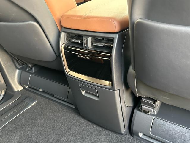 ヴェルファイアハイブリッド Ｚ　プレミア　内装ブラウン　１４型コネクトナビ　デジタルインナーミラー　１３．２型後席モニター　左右独立ムーンルーフ　ヘッドアップディスプレイ　アドバンストドライブ＆パーク　スペアタイヤ　置くだけ充電　純正２０ＡＷ（68枚目）