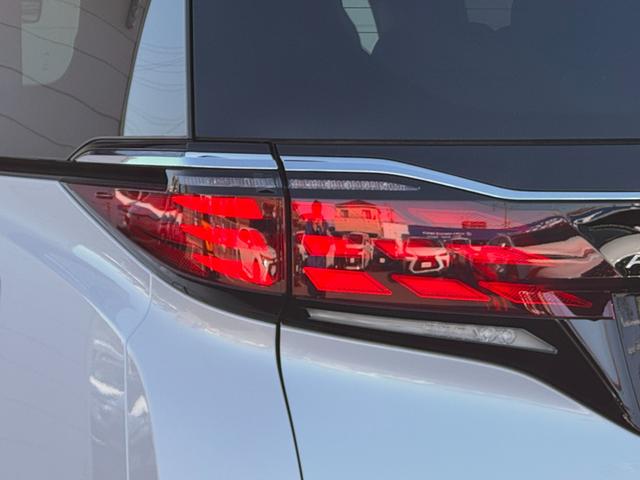 アルファード Ｚ　改モデル　１４型コネクトナビ　ＪＢＬプレミアムサウンド　１４インチリヤエンター　ヘッドアップディスプレイ　トヨタチームメイト　ユニバーサルステップ　シートヒーター＆クーラー　置くだけ充電　純正１８ＡＷ（23枚目）