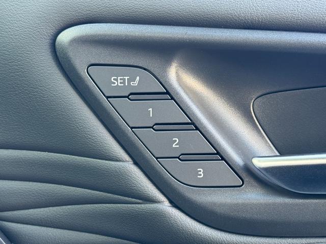 アルファード Ｚ　改モデル　１４型コネクトナビ　ＪＢＬプレミアムサウンド　１４インチリヤエンター　ヘッドアップディスプレイ　トヨタチームメイト　ユニバーサルステップ　シートヒーター＆クーラー　置くだけ充電　純正１８ＡＷ（60枚目）