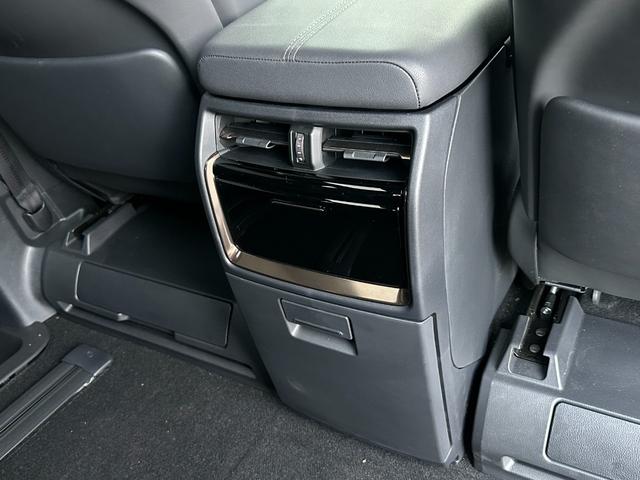 アルファードハイブリッド Ｚ　モデリスタエアロ　１３．２インチ後席モニター　左右独立ムーンルーフ　デジタルミラー　アドバンストドライブ＆パーク　ユニバーサルステップ　ヘッドアップディスプレイ　寒冷地仕様　置くだけ充電　純正１８ＡＷ（68枚目）