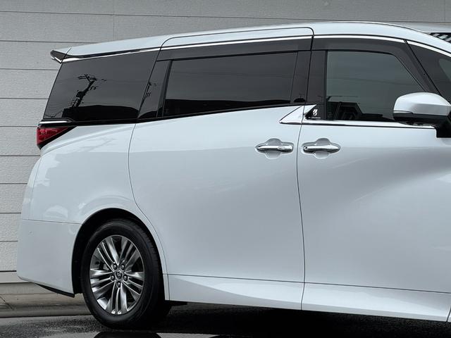 アルファードハイブリッド Ｚ　改良後モデル　１４型ＪＢＬコネクトナビ　リヤエンターテイメント　左右独立ムーンルーフ　デジタルミラー　トヨタチームメイト　ヘッドアップディスプレイ　シートヒーター＆クーラー　置くだけ充電　純正１８ＡＷ（14枚目）