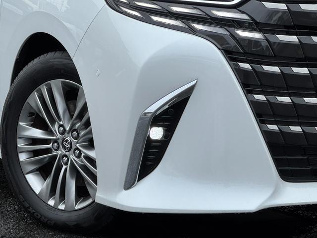 アルファードハイブリッド Ｚ　改良後モデル　１４型ＪＢＬコネクトナビ　リヤエンターテイメント　左右独立ムーンルーフ　デジタルミラー　トヨタチームメイト　ヘッドアップディスプレイ　シートヒーター＆クーラー　置くだけ充電　純正１８ＡＷ（20枚目）