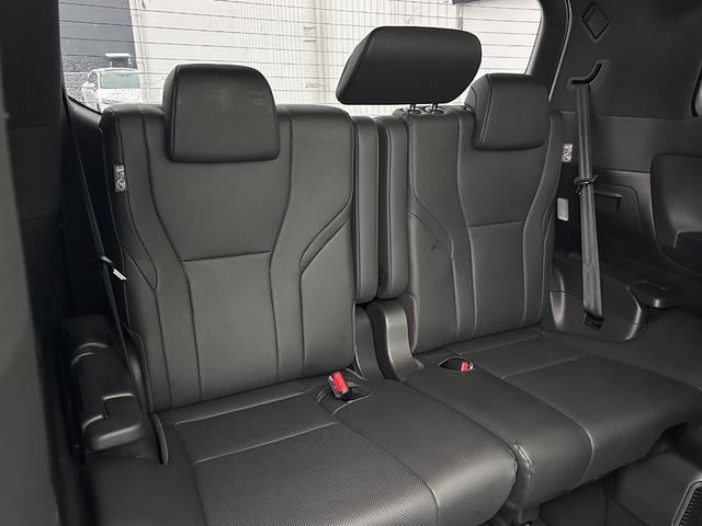 アルファードハイブリッド Ｚ　改良後モデル　１４型ＪＢＬコネクトナビ　リヤエンターテイメント　左右独立ムーンルーフ　デジタルミラー　トヨタチームメイト　ヘッドアップディスプレイ　シートヒーター＆クーラー　置くだけ充電　純正１８ＡＷ（39枚目）