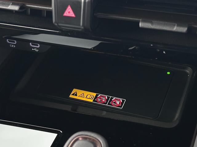 アルファードハイブリッド Ｚ　改良後モデル　１４型ＪＢＬコネクトナビ　リヤエンターテイメント　左右独立ムーンルーフ　デジタルミラー　トヨタチームメイト　ヘッドアップディスプレイ　シートヒーター＆クーラー　置くだけ充電　純正１８ＡＷ（58枚目）