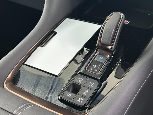 アルファードハイブリッド Ｚ　改良後モデル　１４型ＪＢＬコネクトナビ　リヤエンターテイメント　左右独立ムーンルーフ　デジタルミラー　トヨタチームメイト　ヘッドアップディスプレイ　シートヒーター＆クーラー　置くだけ充電　純正１８ＡＷ（59枚目）