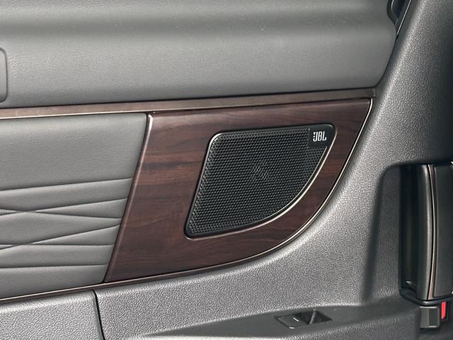 アルファードハイブリッド Ｚ　改良後モデル　１４型ＪＢＬコネクトナビ　リヤエンターテイメント　左右独立ムーンルーフ　デジタルミラー　トヨタチームメイト　ヘッドアップディスプレイ　シートヒーター＆クーラー　置くだけ充電　純正１８ＡＷ（68枚目）