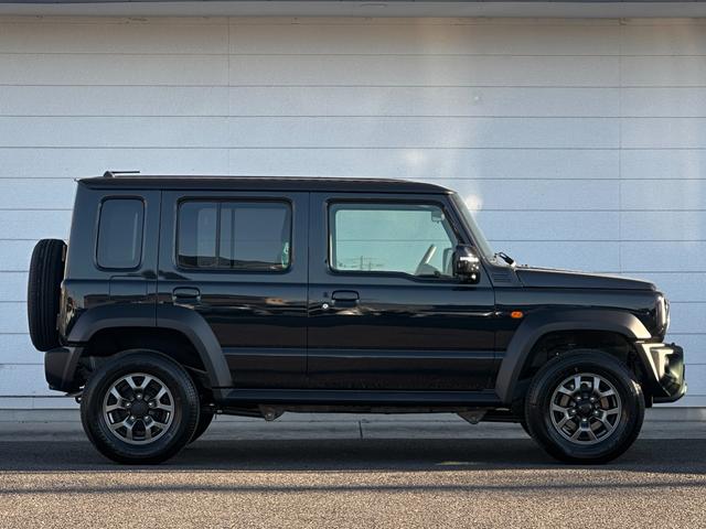 ジムニーノマド ＦＣ　５ドア　４速オートマ　アダプティブクルーズコントロール　シートヒーター　フルオートエアコン　ヘッドランプウォッシャー　本革巻ステアリング　ステアリングオーディオスイッチ　リヤフォグランプ　純正１５ＡＷ（9枚目）