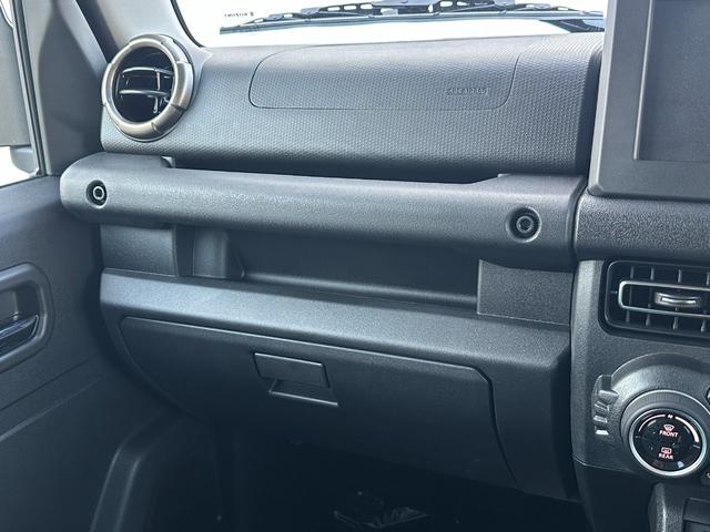 ジムニーノマド ＦＣ　５ドア　４速オートマ　アダプティブクルーズコントロール　シートヒーター　フルオートエアコン　ヘッドランプウォッシャー　本革巻ステアリング　ステアリングオーディオスイッチ　リヤフォグランプ　純正１５ＡＷ（37枚目）