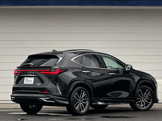 ＮＸ 　内装レッド　モデリスタエアロ　パノラマルーフ　デジタルインナーミラー　後席電動リクライニング　１４型コネクトナビ　ヘッドアップディスプレイ　シートヒーター＆ベンチレーション　ＡＣ１００Ｖ　純正２０ＡＷ（11枚目）