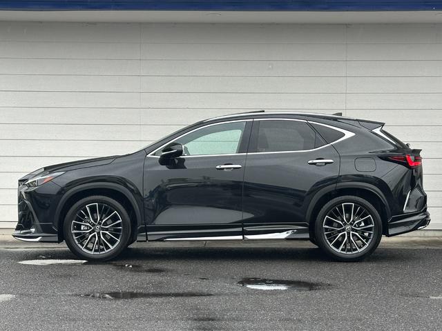 ＮＸ 　内装レッド　モデリスタエアロ　パノラマルーフ　デジタルインナーミラー　後席電動リクライニング　１４型コネクトナビ　ヘッドアップディスプレイ　シートヒーター＆ベンチレーション　ＡＣ１００Ｖ　純正２０ＡＷ（12枚目）