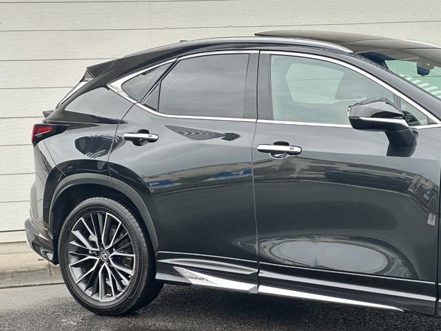 ＮＸ 　内装レッド　モデリスタエアロ　パノラマルーフ　デジタルインナーミラー　後席電動リクライニング　１４型コネクトナビ　ヘッドアップディスプレイ　シートヒーター＆ベンチレーション　ＡＣ１００Ｖ　純正２０ＡＷ（14枚目）