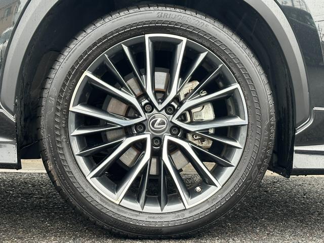 ＮＸ 　内装レッド　モデリスタエアロ　パノラマルーフ　デジタルインナーミラー　後席電動リクライニング　１４型コネクトナビ　ヘッドアップディスプレイ　シートヒーター＆ベンチレーション　ＡＣ１００Ｖ　純正２０ＡＷ（28枚目）