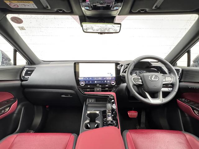 ＮＸ 　内装レッド　モデリスタエアロ　パノラマルーフ　デジタルインナーミラー　後席電動リクライニング　１４型コネクトナビ　ヘッドアップディスプレイ　シートヒーター＆ベンチレーション　ＡＣ１００Ｖ　純正２０ＡＷ（29枚目）