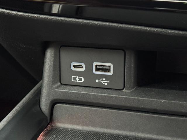 ＮＸ 　内装レッド　モデリスタエアロ　パノラマルーフ　デジタルインナーミラー　後席電動リクライニング　１４型コネクトナビ　ヘッドアップディスプレイ　シートヒーター＆ベンチレーション　ＡＣ１００Ｖ　純正２０ＡＷ（53枚目）