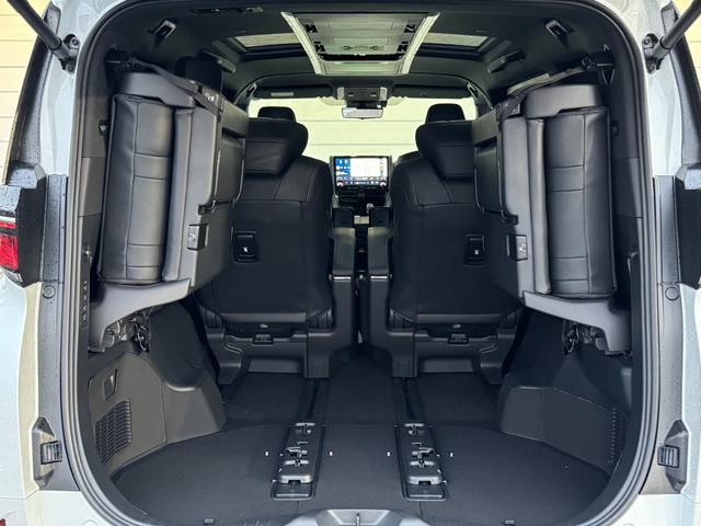 ヴェルファイアハイブリッド エグゼクティブラウンジ　本革ブラック内装　モデリスタエアロ　モデリスタ２０ＡＷ　ＪＢＬプレミアムサウンド　リヤエンターテイメント　左右独立ムーンルーフ　デジタルインナーミラー　シートヒーター＆ベンチレーション　置くだけ充電（72枚目）