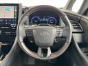 本革巻きステアリング&ステアリングスイッチで運転中の操作も楽ですね。