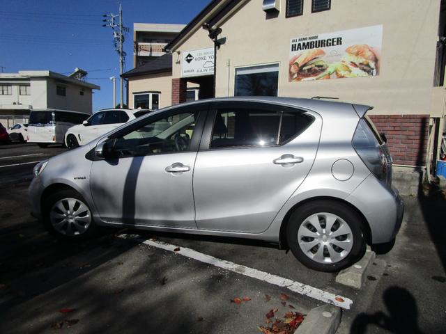 アクア Ｓ　地デジナビ　Ｂｌｕｅｔｏｏｔｈ付　ＥＴＣ　スマートキー　オートエアコン　ＬＥＤルームライト　Ｂカメラ（3枚目）