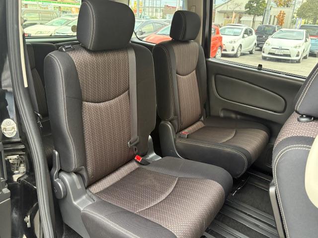 【車内清掃】お客様に気持ちよく見て頂けるよう展示車両は常に綺麗に仕上げております！