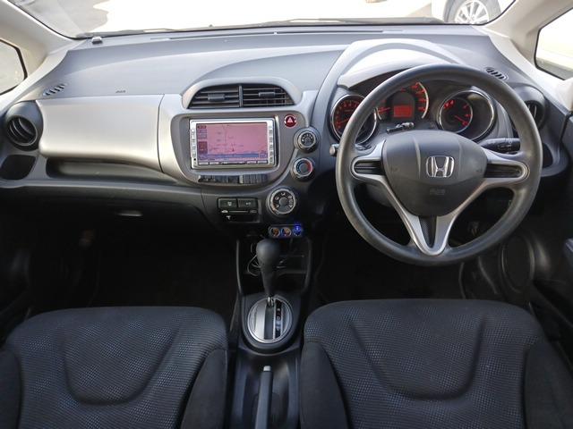 フィット G・10thアニバーサリー /禁煙/バックカメラ/ETC/スマートキー/イモビライザー8電動格納ミラー/ウインカーミラー/プライバシーガラス/ダブルエアバック(8枚目)